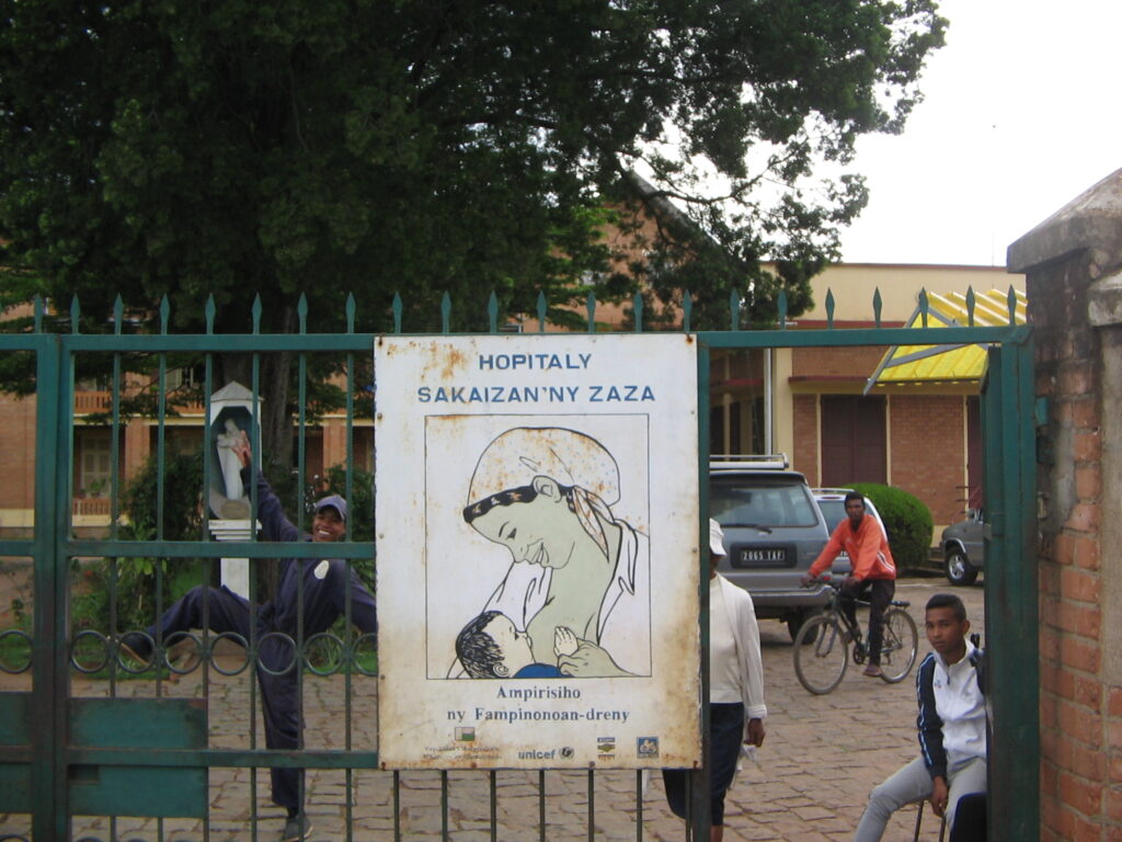 Brama szpitala w Antsirabe